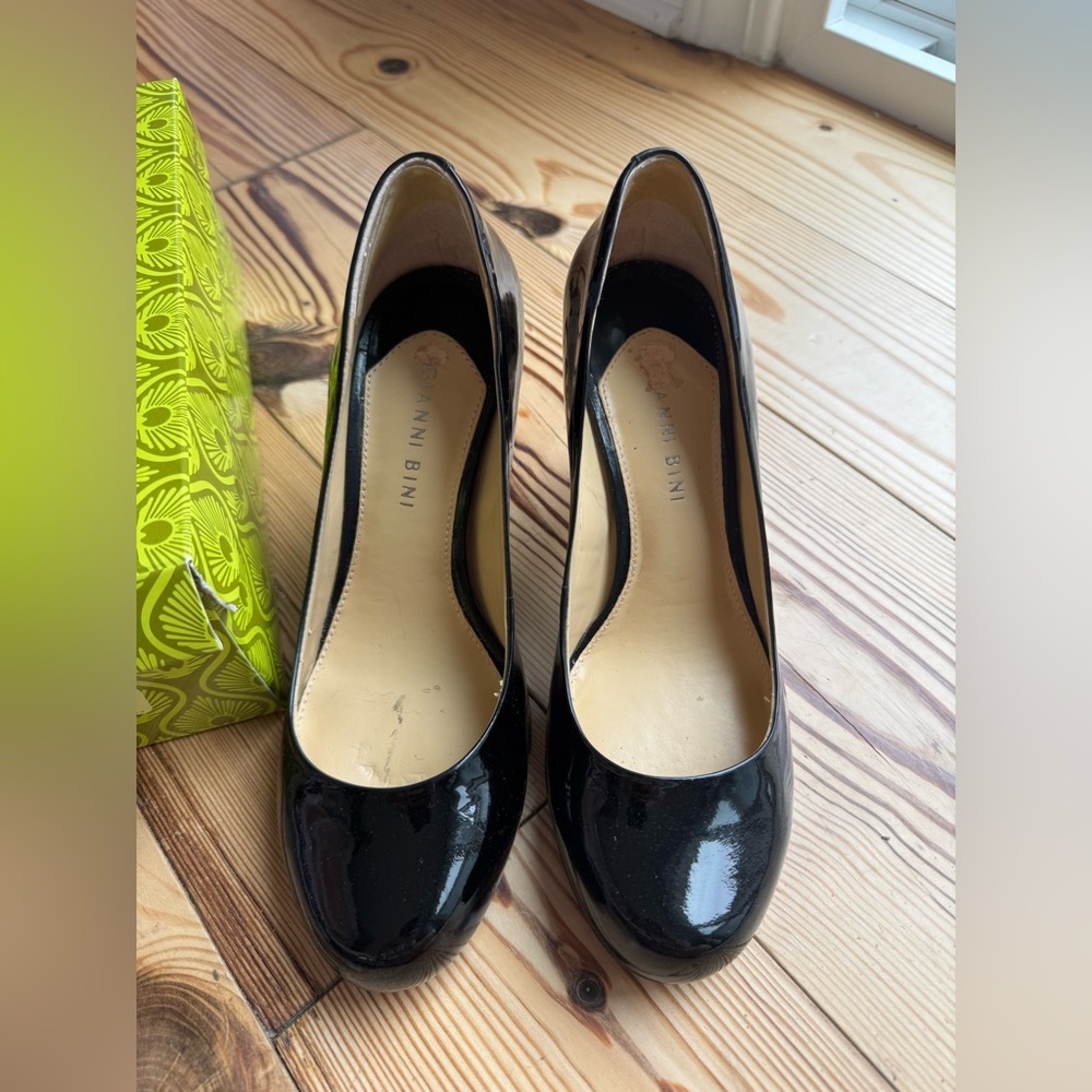 Gianni Bini Black Patent Leather Classic Pump Size 7.5M